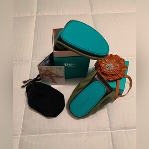 Classic Tieks in Olive Nappa
Leather. Flats Shoes Size 10